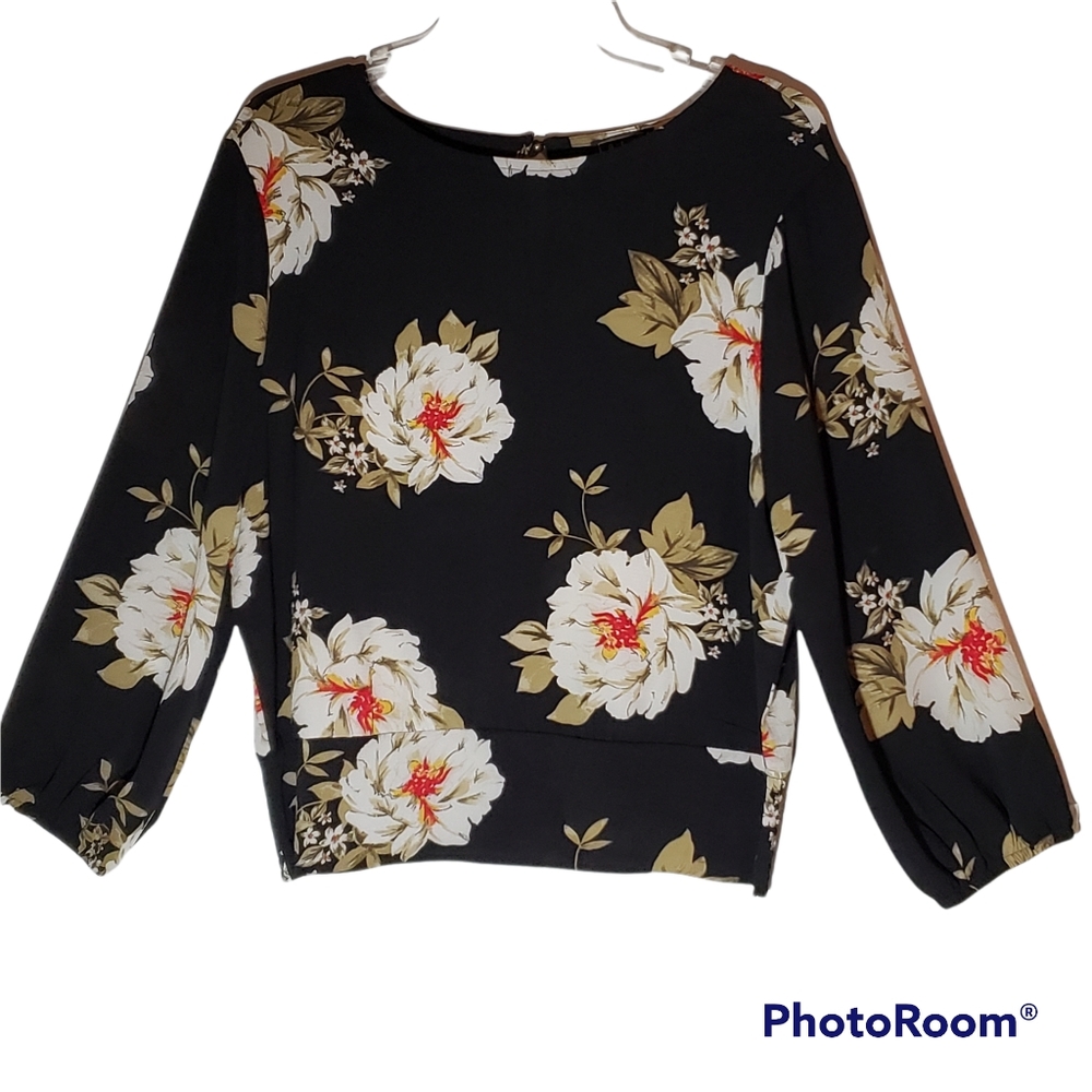 Olm women's XL mid length pullover long sleeves floral top. 446